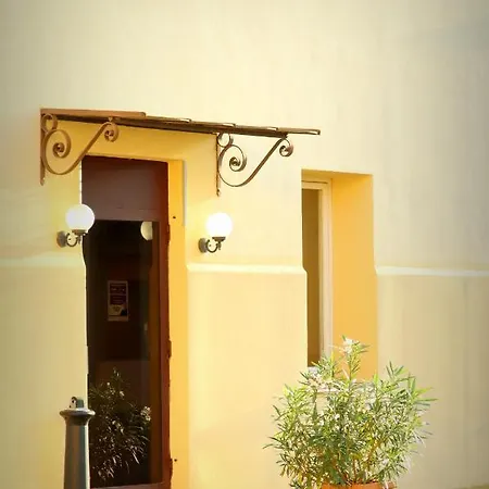 Meli Lupi - Residenze Temporanee شقة